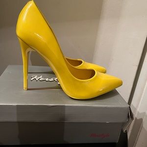 Yellow pumps
